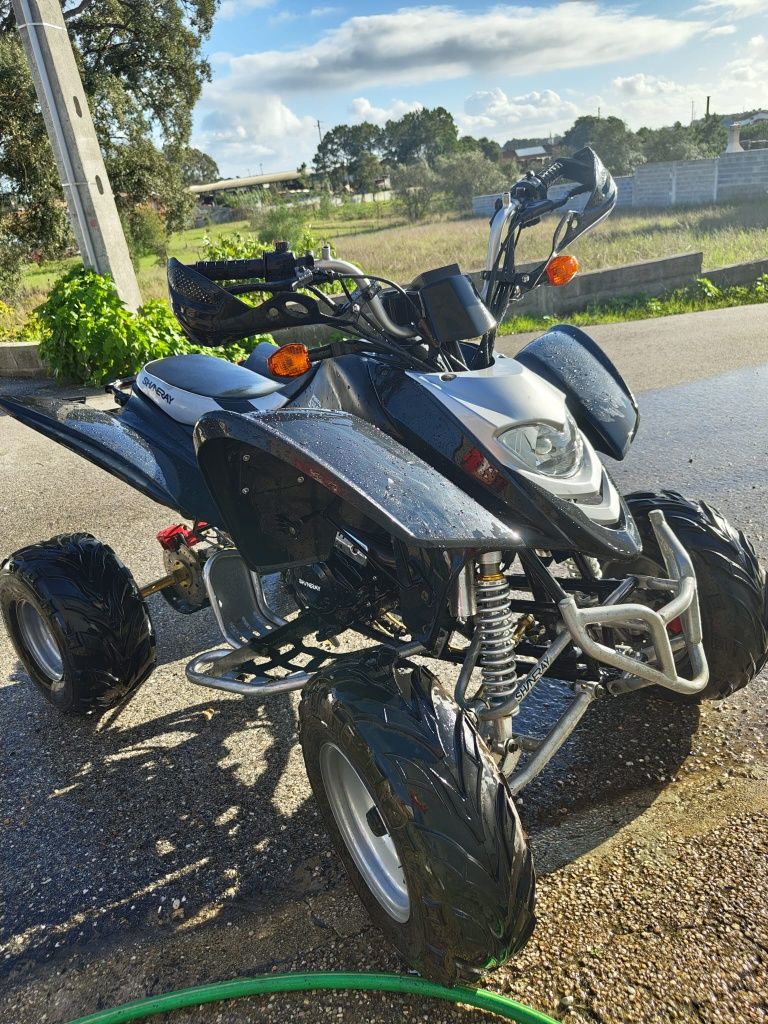 Moto 4 250cc como nova
