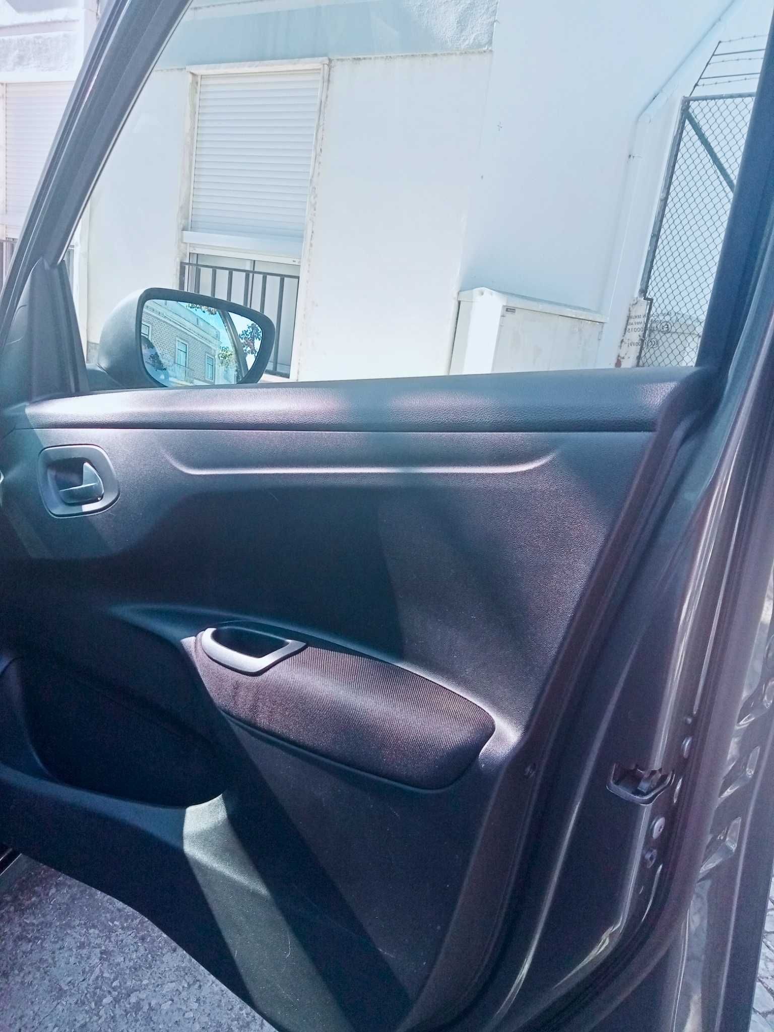 Citroën C-Elysée econômico, espaçoso, confiável, oportunidade única!
