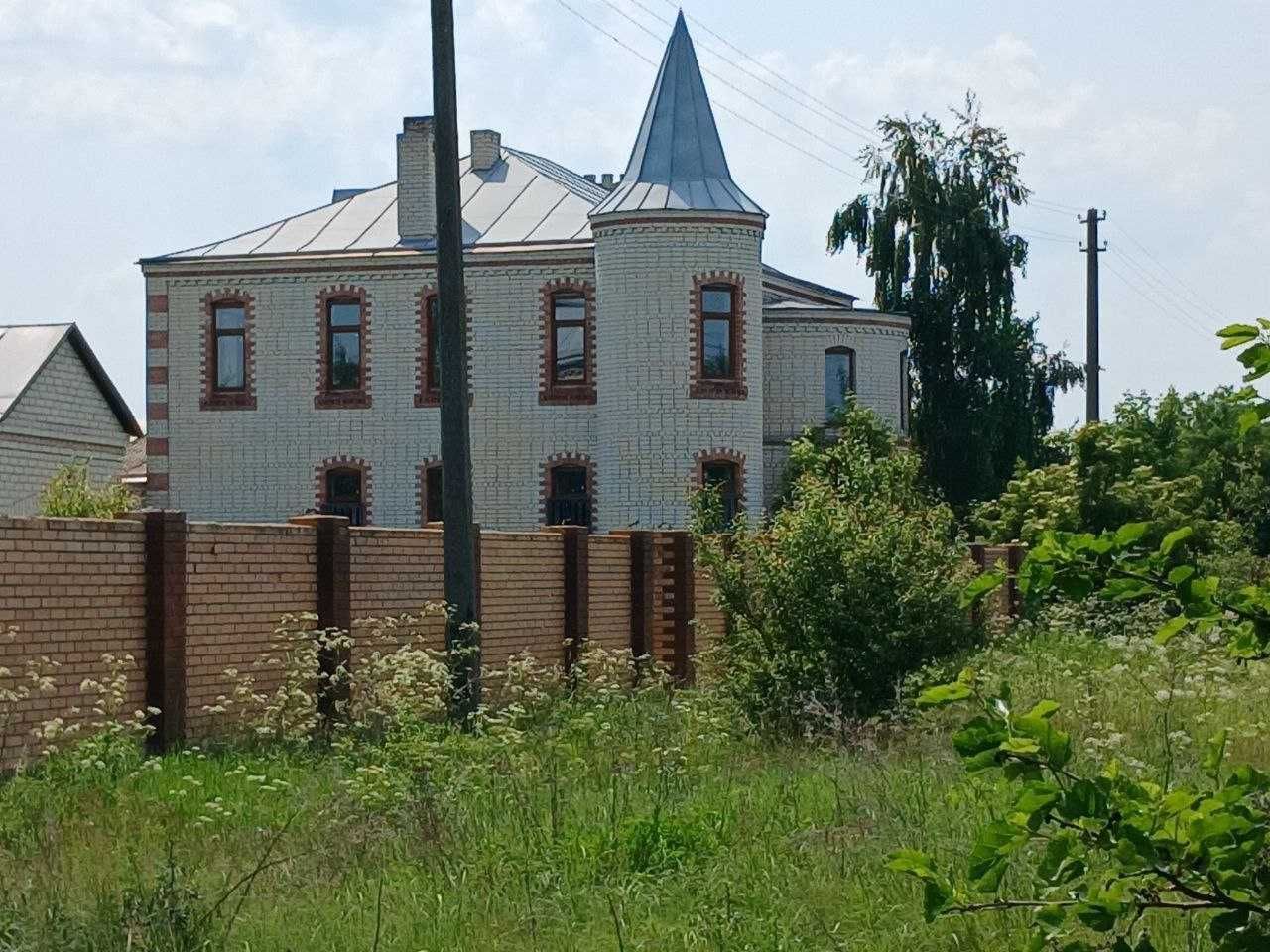 Продаж будинку. Броварський район. Площа - 465 м.Ділянка 21 сотка.