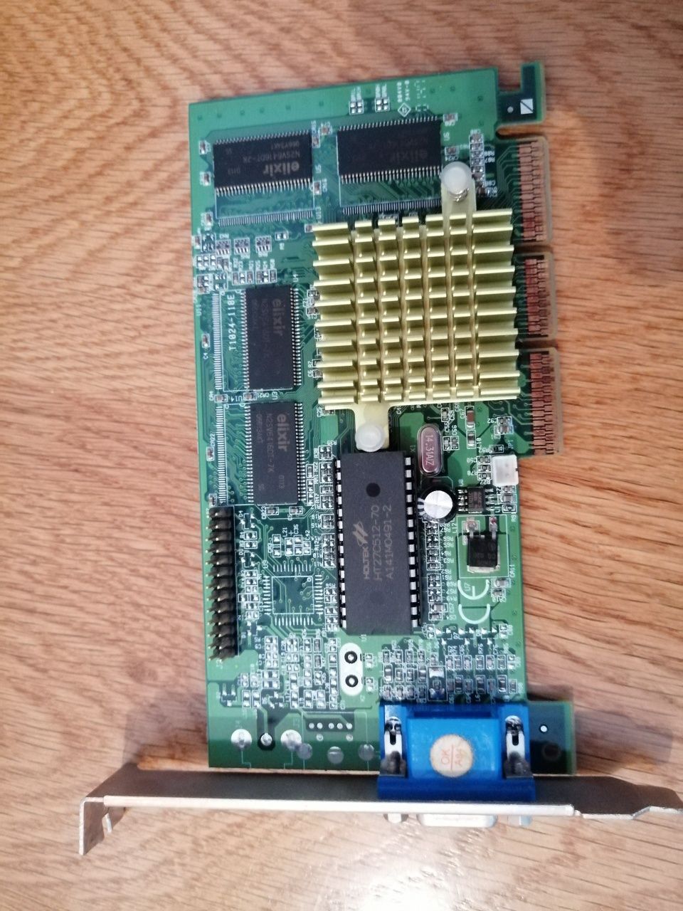 Placas de computador antigo: memória RAM, placa gráfica, de som, modem