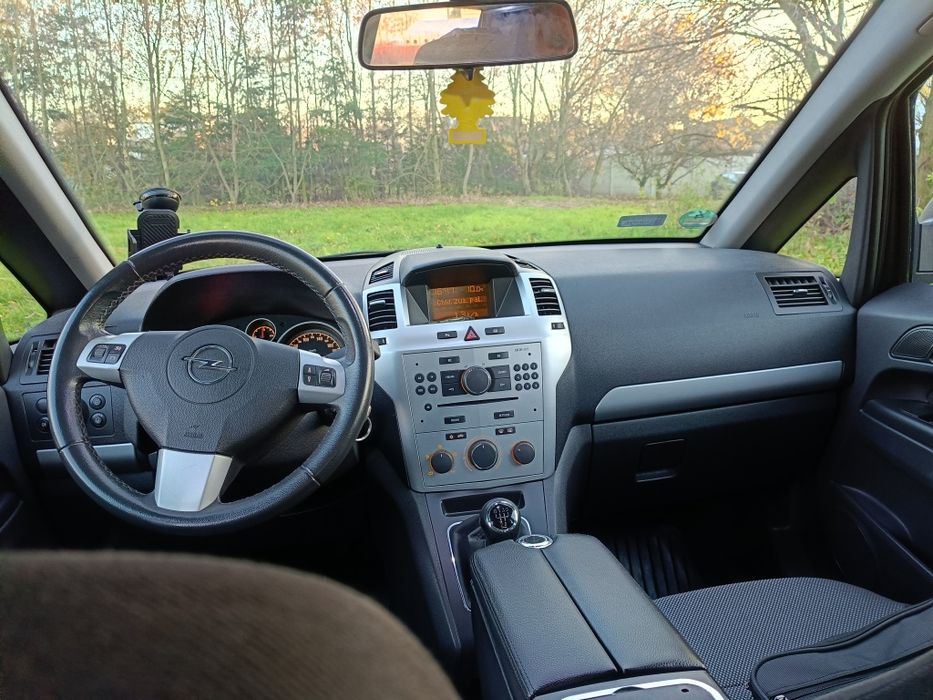 Opel Zafira B 1.8  140 KM benzyna, lpg,hak ,climatronik sprawny .