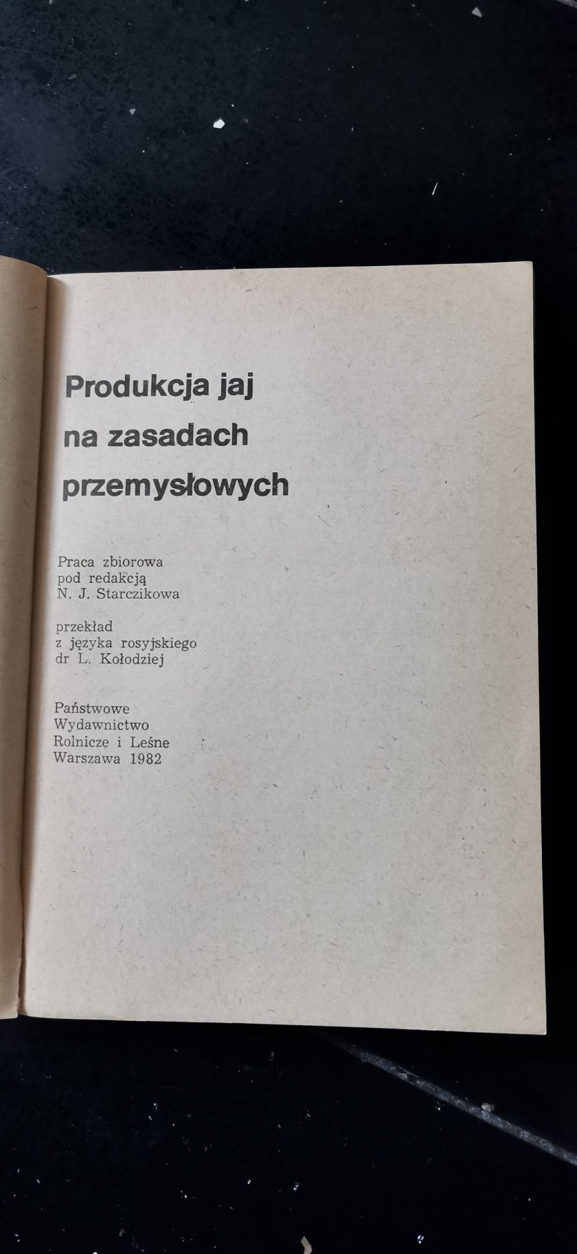 Produkcja jaj na zasadach przemysłowych Kury 
Praca Zbiorowa red N.J.S