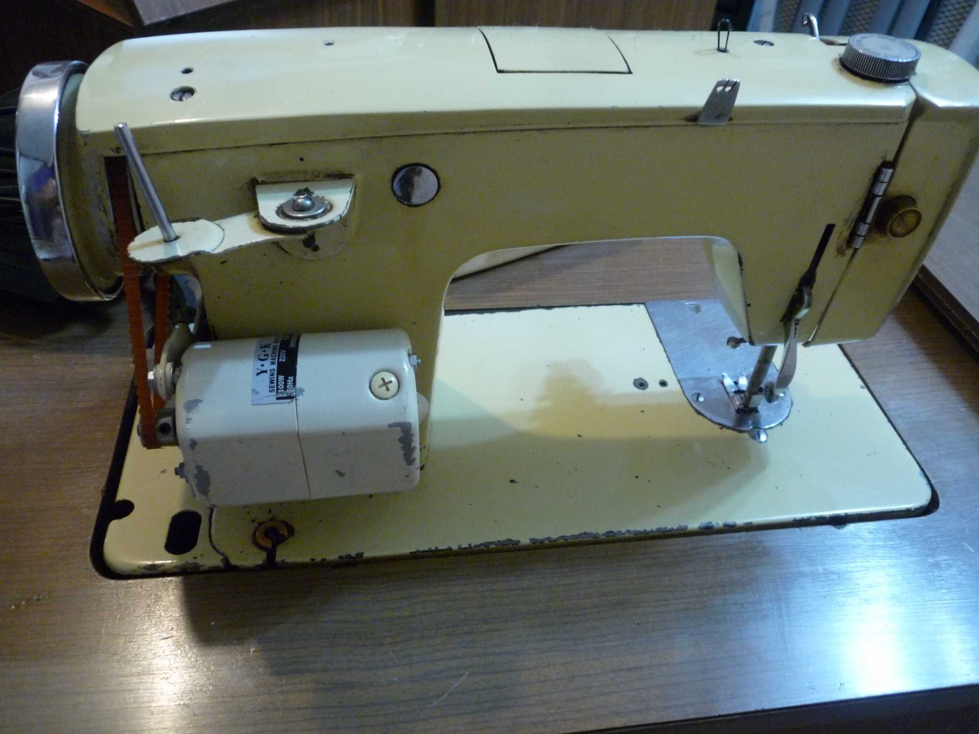 Máquina de costura da marca CROSLEY
