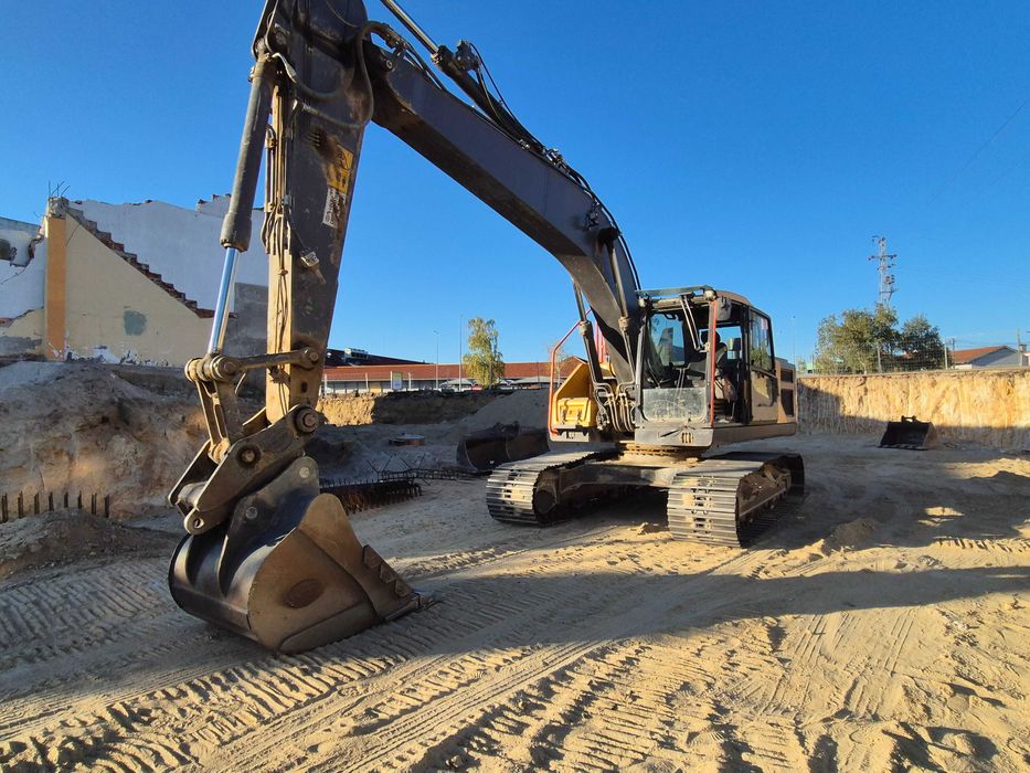 Escavadora Giratória Volvo EC220el
