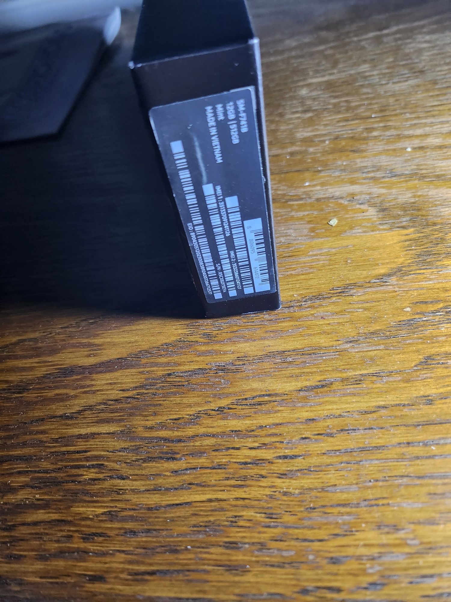 Sprzedam nowy aparat z serii Samsung Galaxy Z Flip6. Polecam,