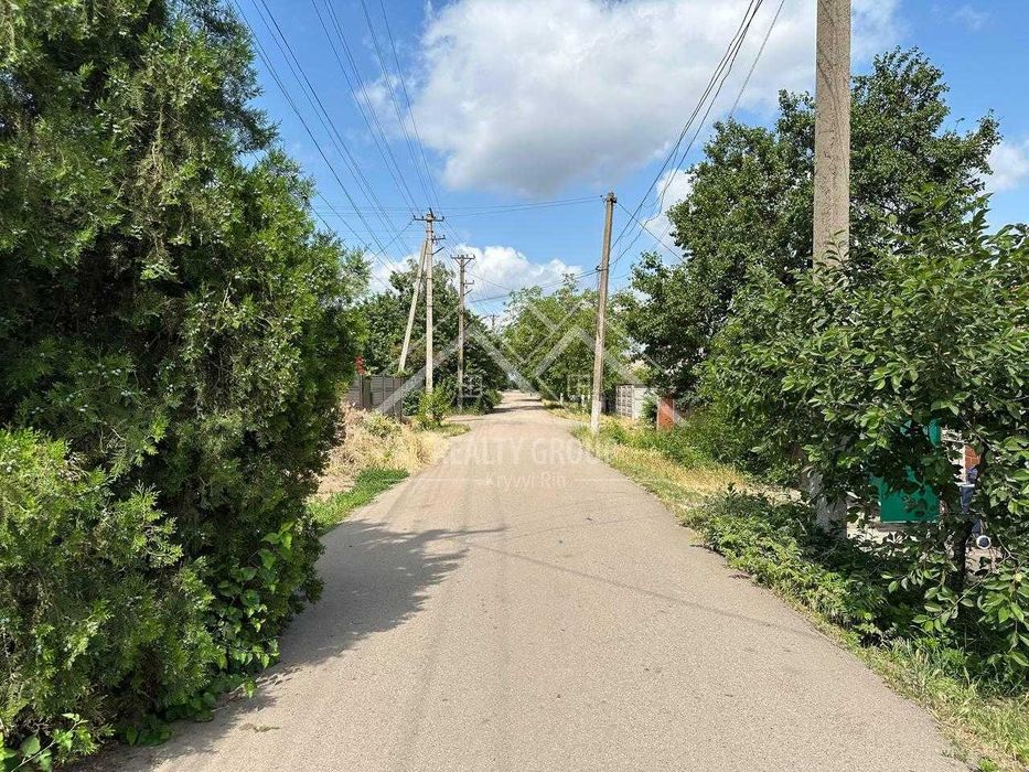 Продаж будинку з гаражем в Металургійному районі