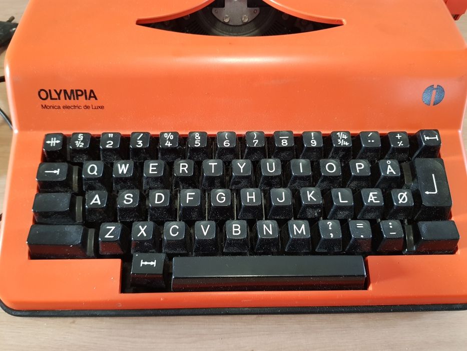 Maszyna do pisania elektryczna Olympia Monica Electric de Luxe sprawna
