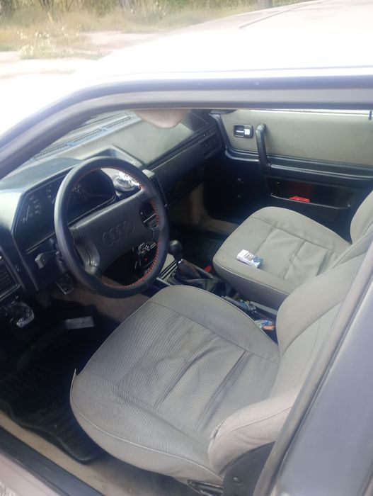 Автомобіль ауді 100