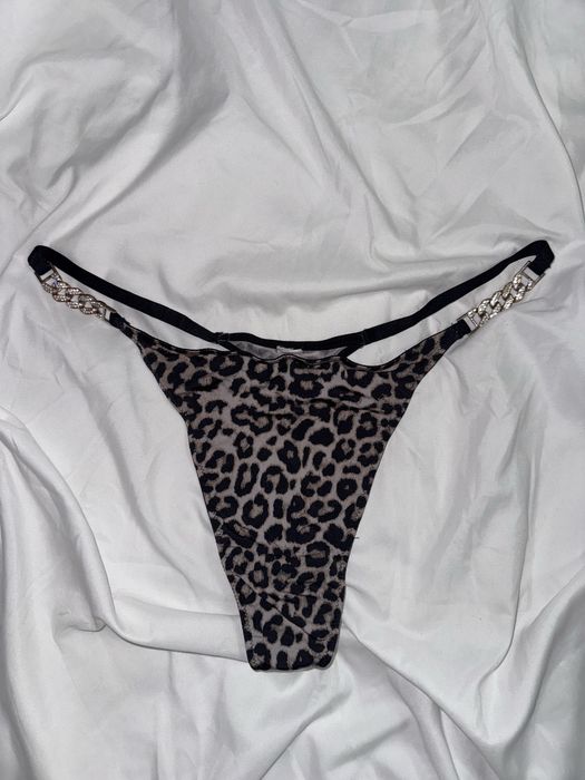 Леопардовые стринги с цепью со стразами