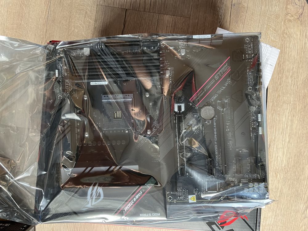 Материнська плата ASUS ROG STRIX B550-F GAMING WIFI II