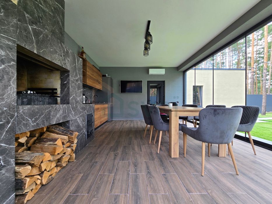 Ліс, тиша, басейн, баня, камін — все, що треба для життя. Лісова Буча