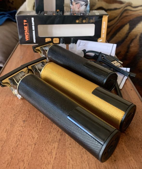 Універсальна професійна машинка для стрижки волосся,бороди