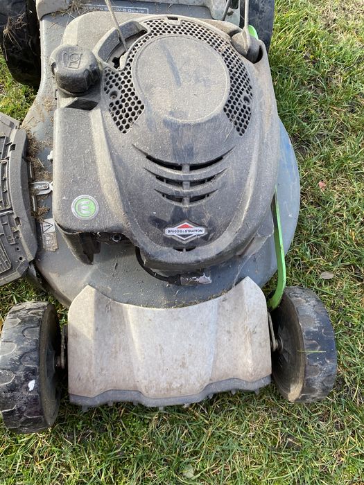 Sprzedam kosiarke -uszkodzona na czesci. Odbior osobisty.