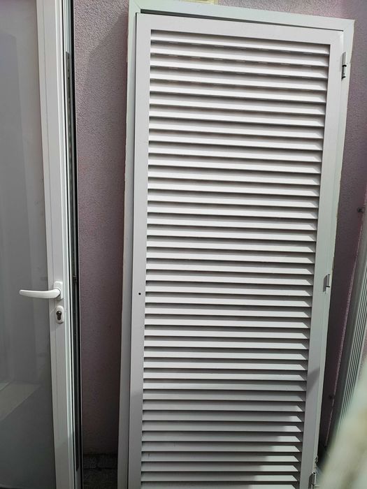 Porta com moldura, metálica branca, lacada para exterior quase nova