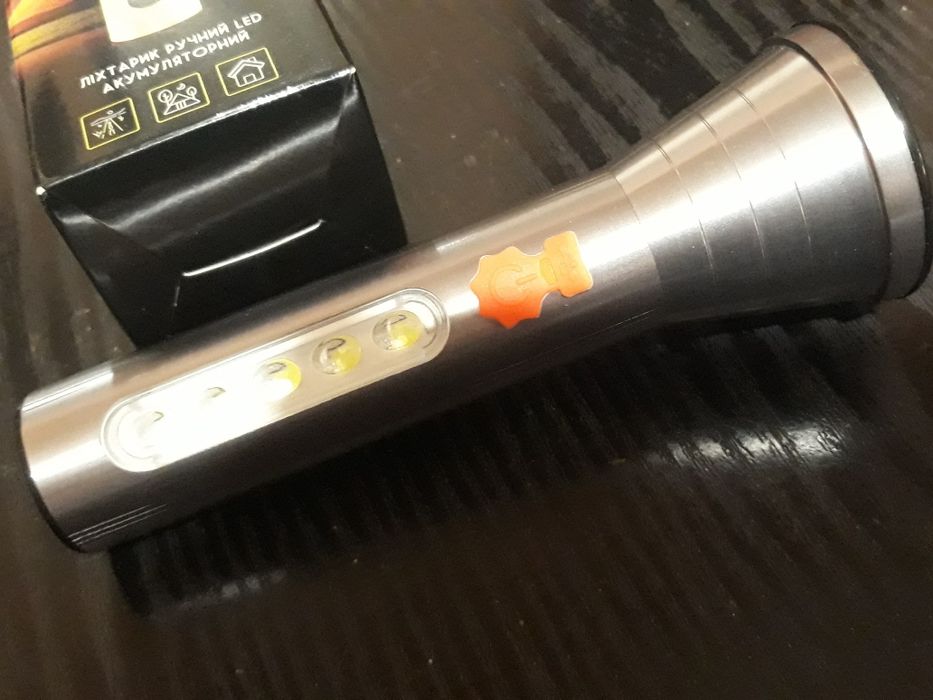 Фонарь с солнечной и ЮСБ подзарядкой