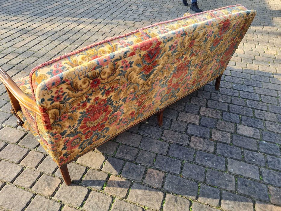 sofa sofka pięknie zdobiona kanapa