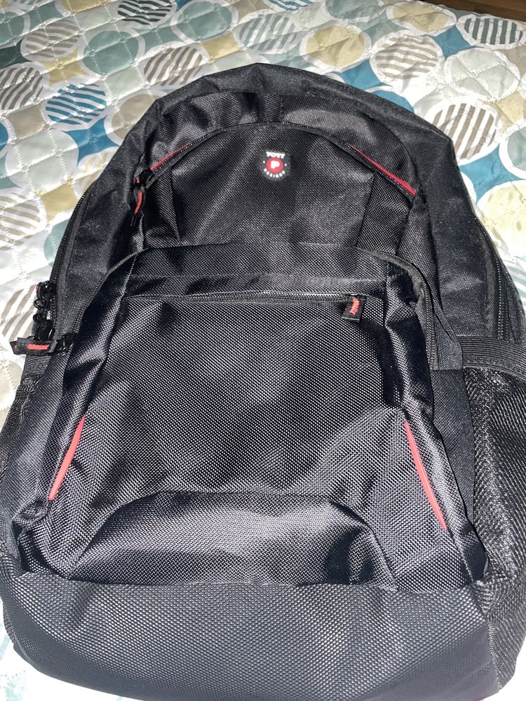 Mochila gaming com muito espaço.