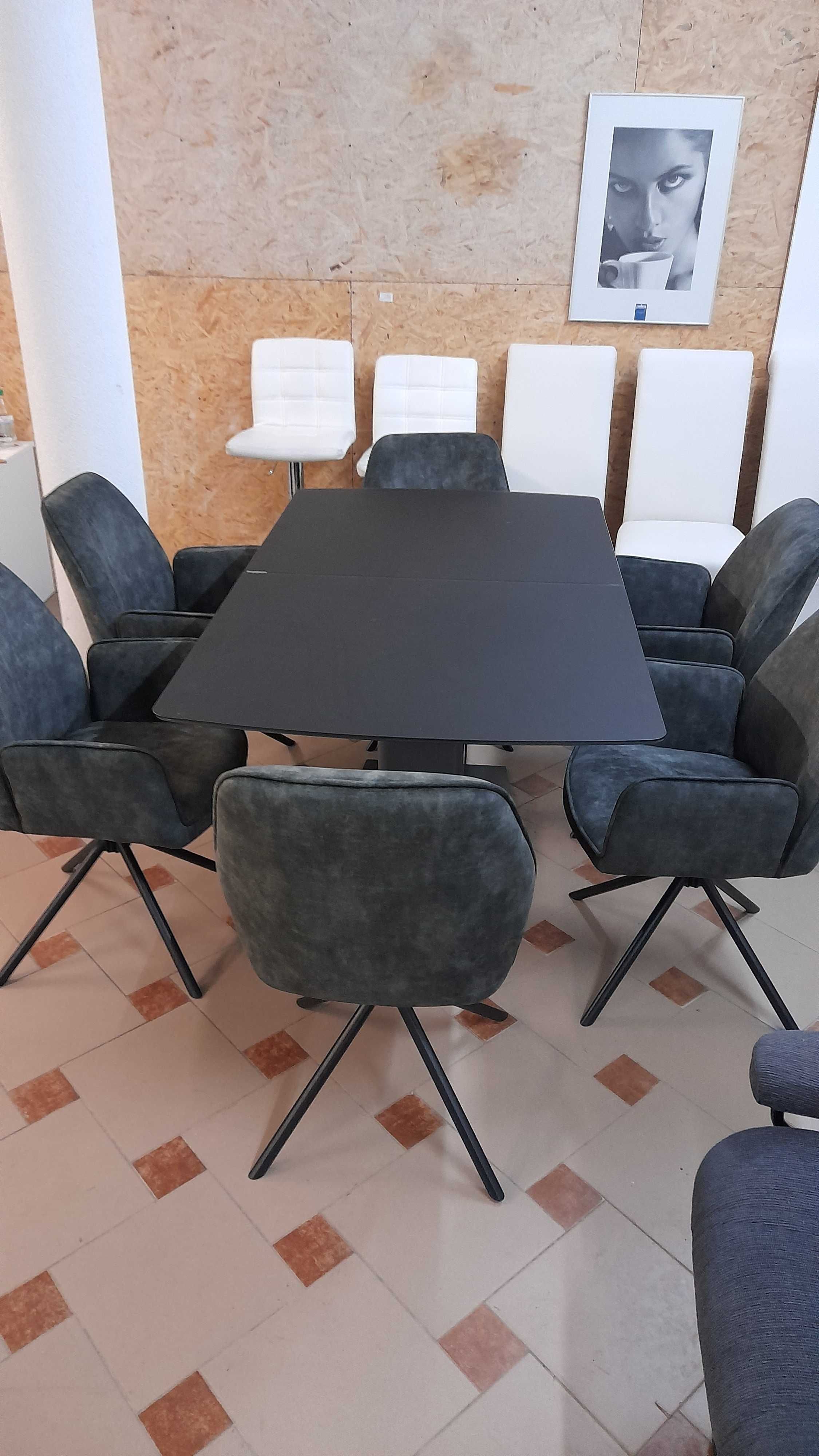 Stół czarny dekoracyjny rozkładany