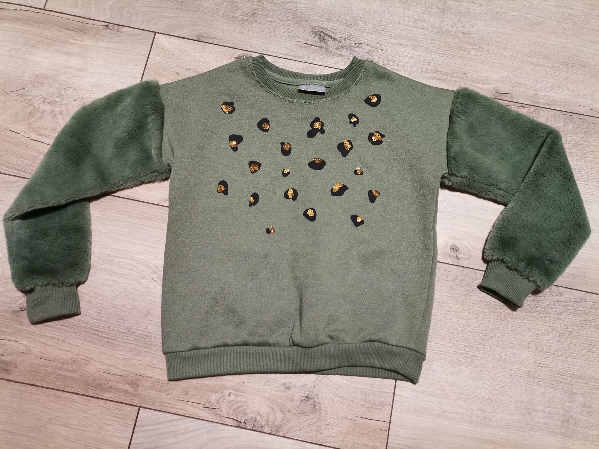 Bluza z misiem na rękawach