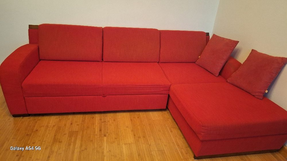 Narożnik z funkcją spania i pojemnikiem na pościel