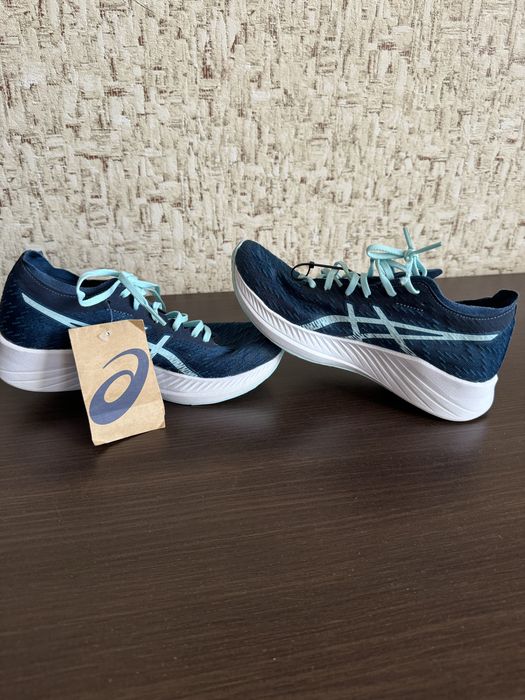 Кросівки нові asics