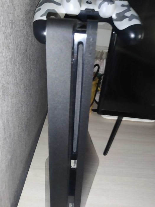 продам Sony Playstation 4