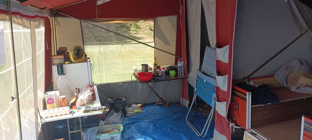 Vendo atrelado tenda