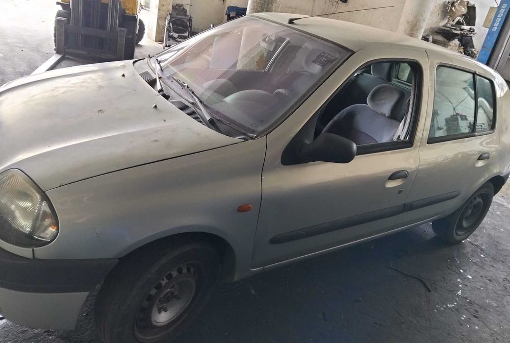 Renault Clio para peças