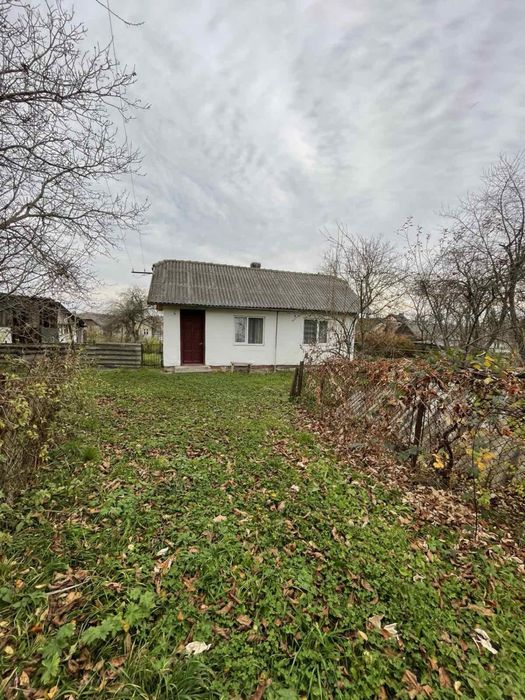 Будинок із земельною ділянкою