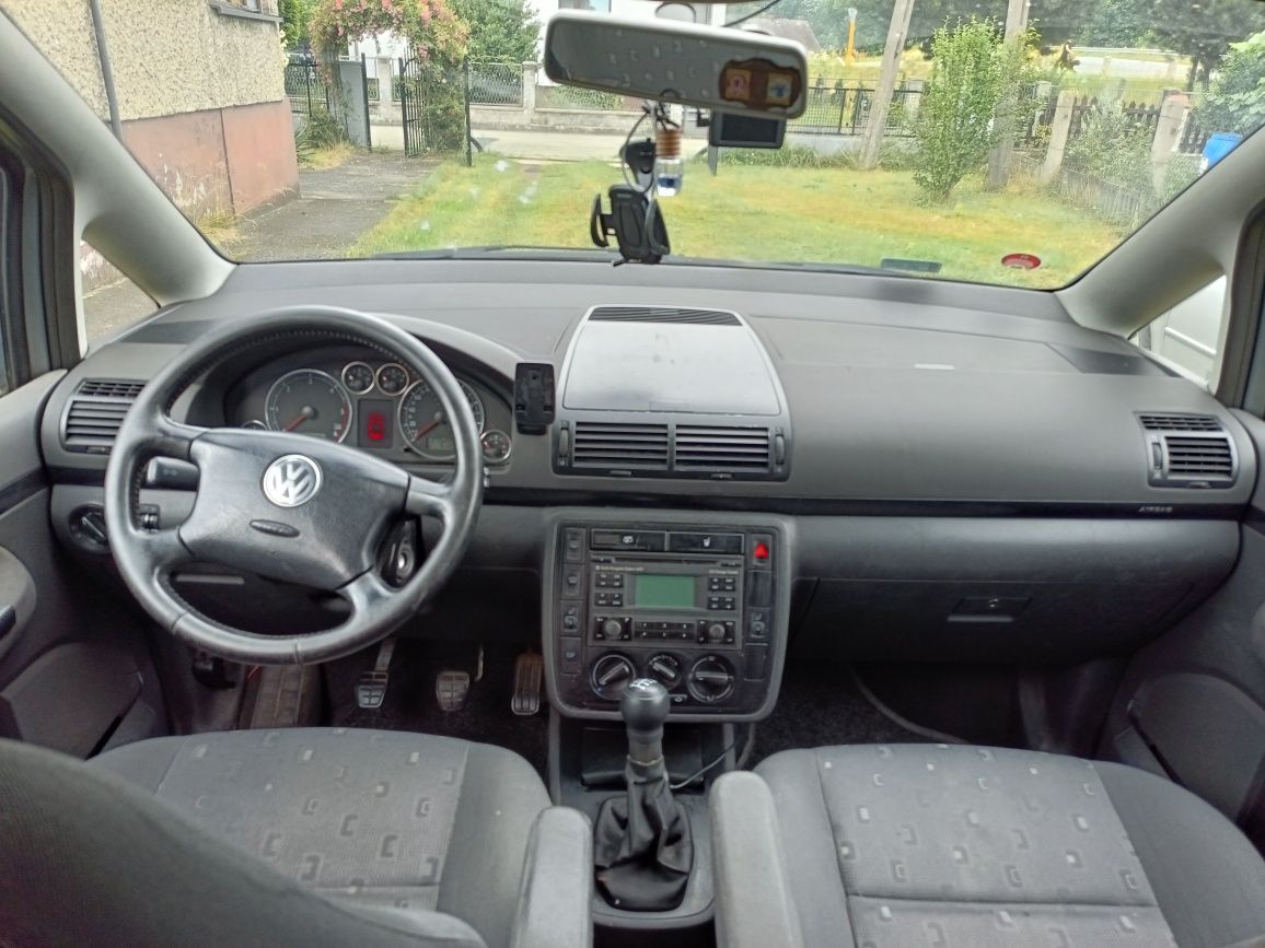 Sprzedam VW Sharan 1.9 TDI 2004 r. 7-osobowy  komfortowy i przestronny