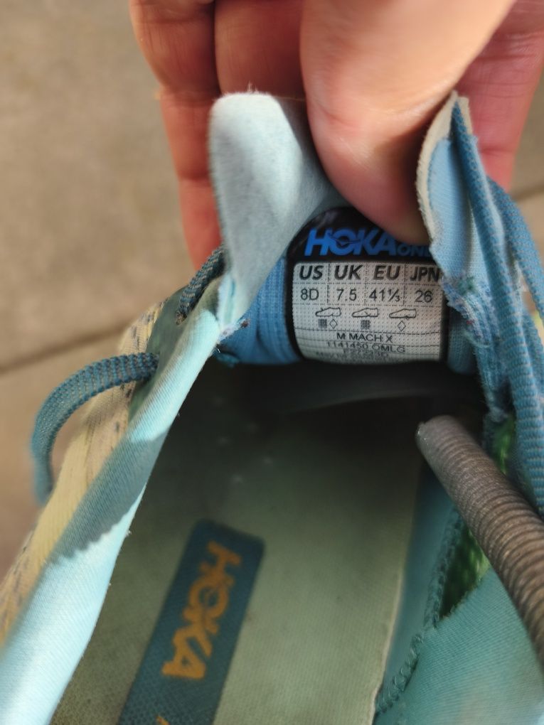 Hoka tennis trail