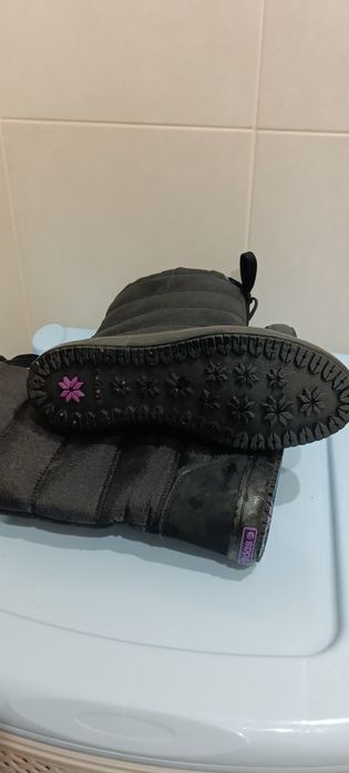 Жіночі зимові чоботи adidas