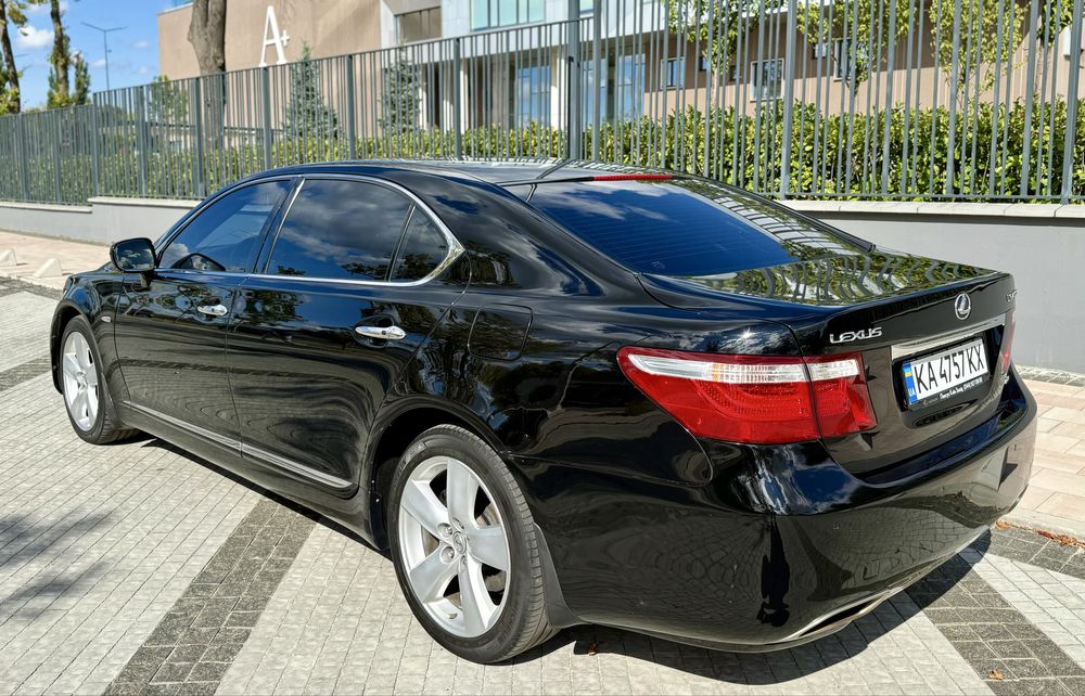 Lexus LS460L, AWD, Ottoman, 2009