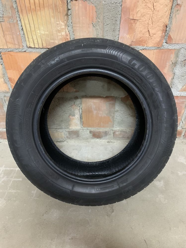 Opony komplet goodyear efficient grip 215/60 r16