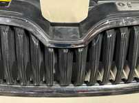 Grill atrapa przednia SKODA OCTAVIA III 3 13-17r delikatnie pęknięta