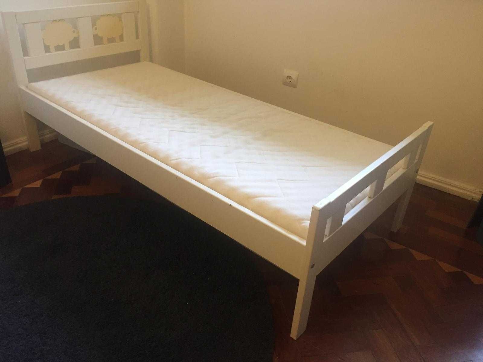 Cama criança (IKEA) com colchão