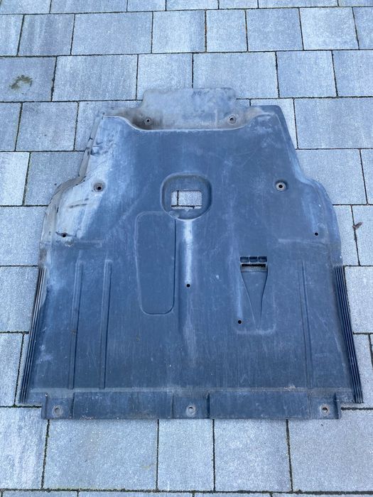 Osłona pod silnik Mercedes cla oryginał oryginalna 13-19r