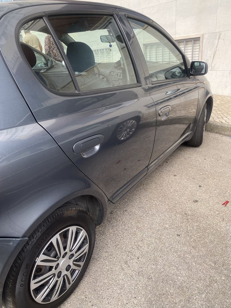 Toyota Yaris  1.0 VTTI de setembro de 2004