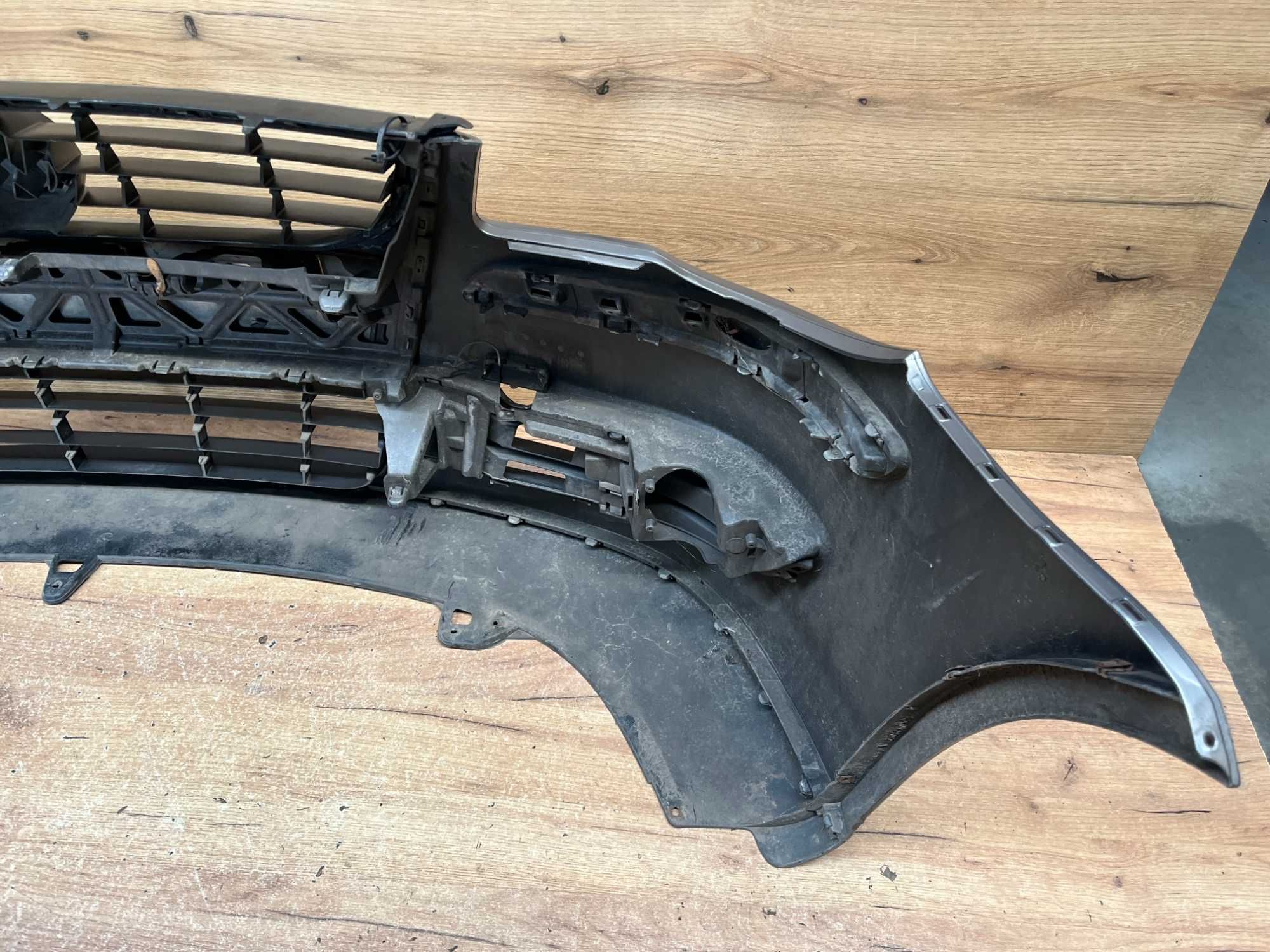 Zderzak przedni Volkswagen Touran Lift kolor ld7s