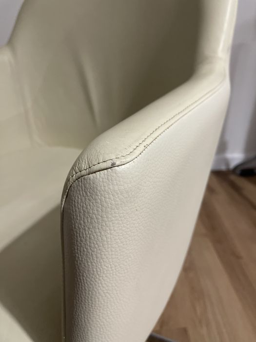 Крісло з екошкіри