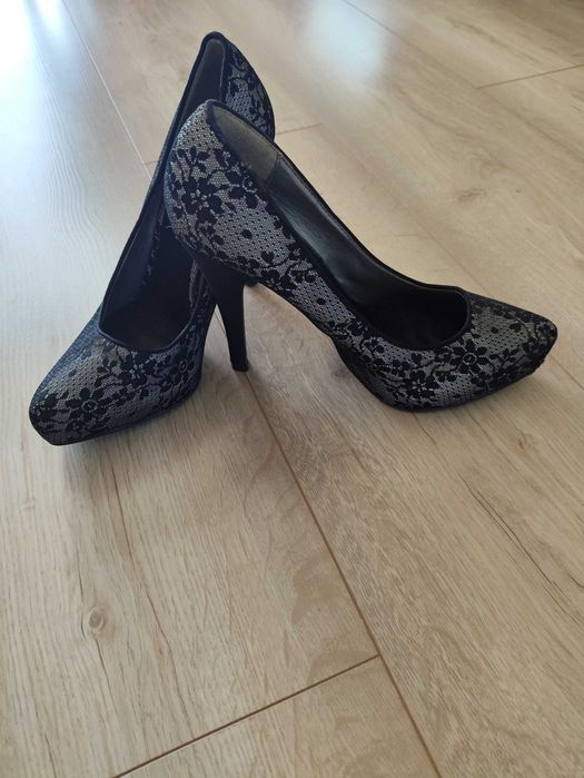 Buty na obcasie r 38