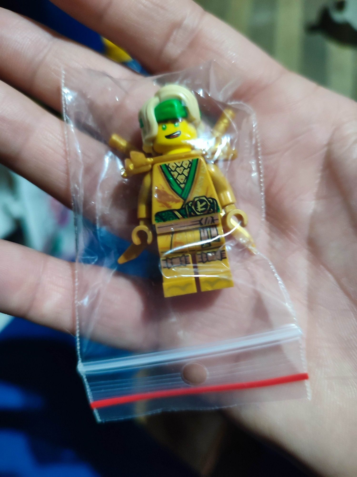 Figurka LEGO Ninjago njo640 Lloyd Gold + 2 złote miecze