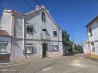 Moradia Senhorial T13, inserida em lote de 13000 m2