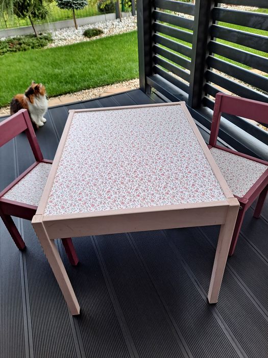 Stolik dziecięcy plus 2 krzesełka