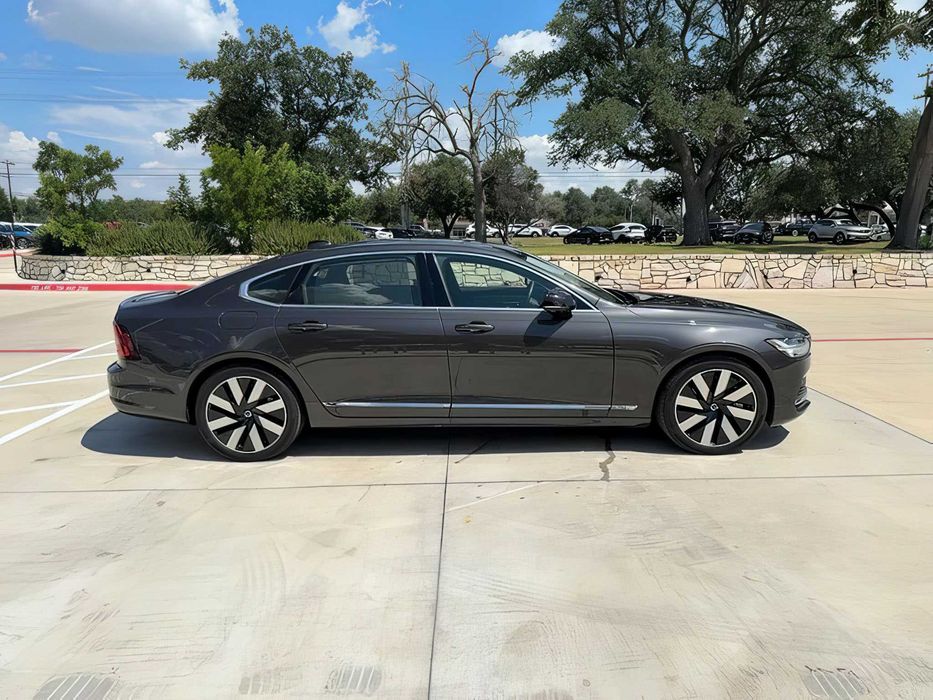Volvo S90      2024
