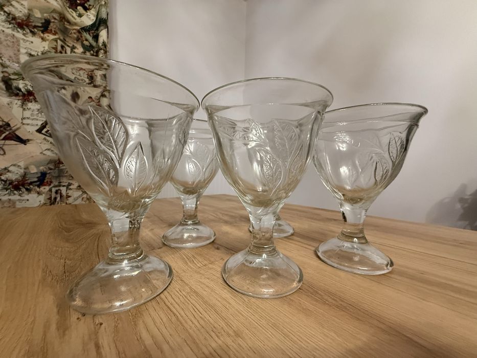 Eleganckie Nowe pucharki vintage Ząbkowice 5 szt. tłoczone liście