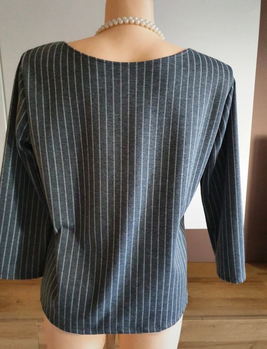 Elegancka ,prosta bluzka,rękawy 7/8