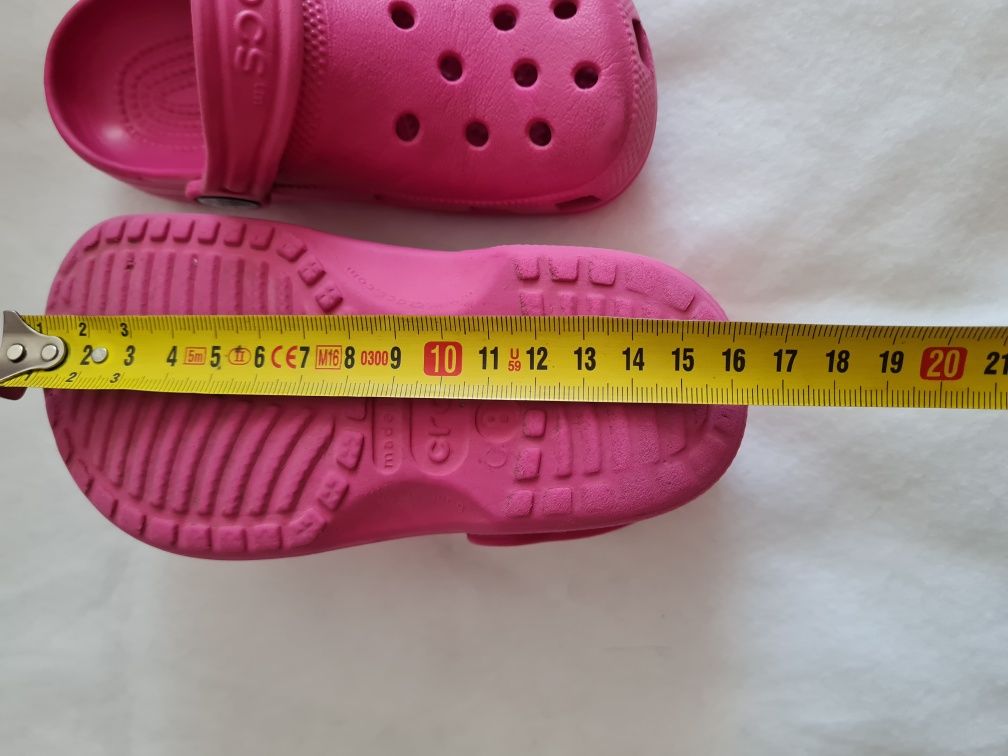 Crocs rosa menina