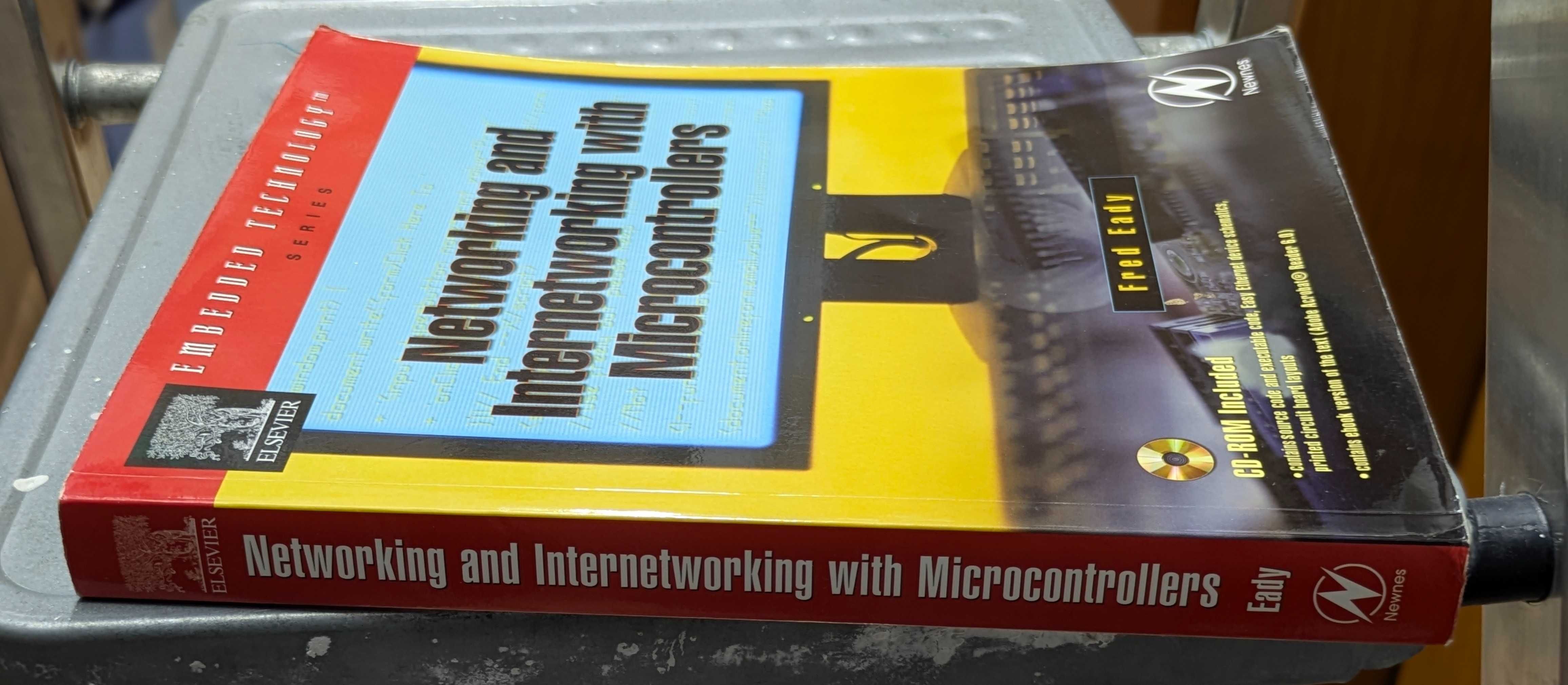 Networking and Internetworking with Microcontrollers c/ CD [Como Novo]