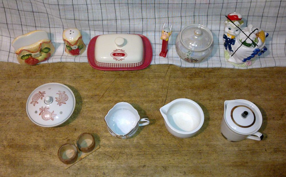 Спецовники,  Диспенсер для драже,